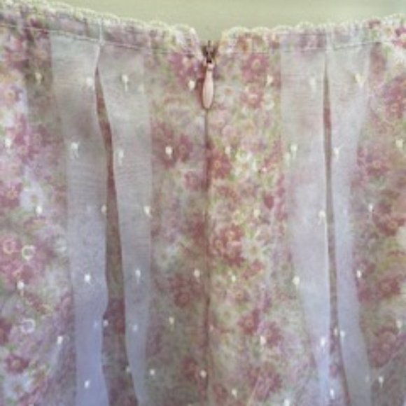 Floral Skirt With White Tulle Overlay Necessary Objects. - Picture 5 of 5